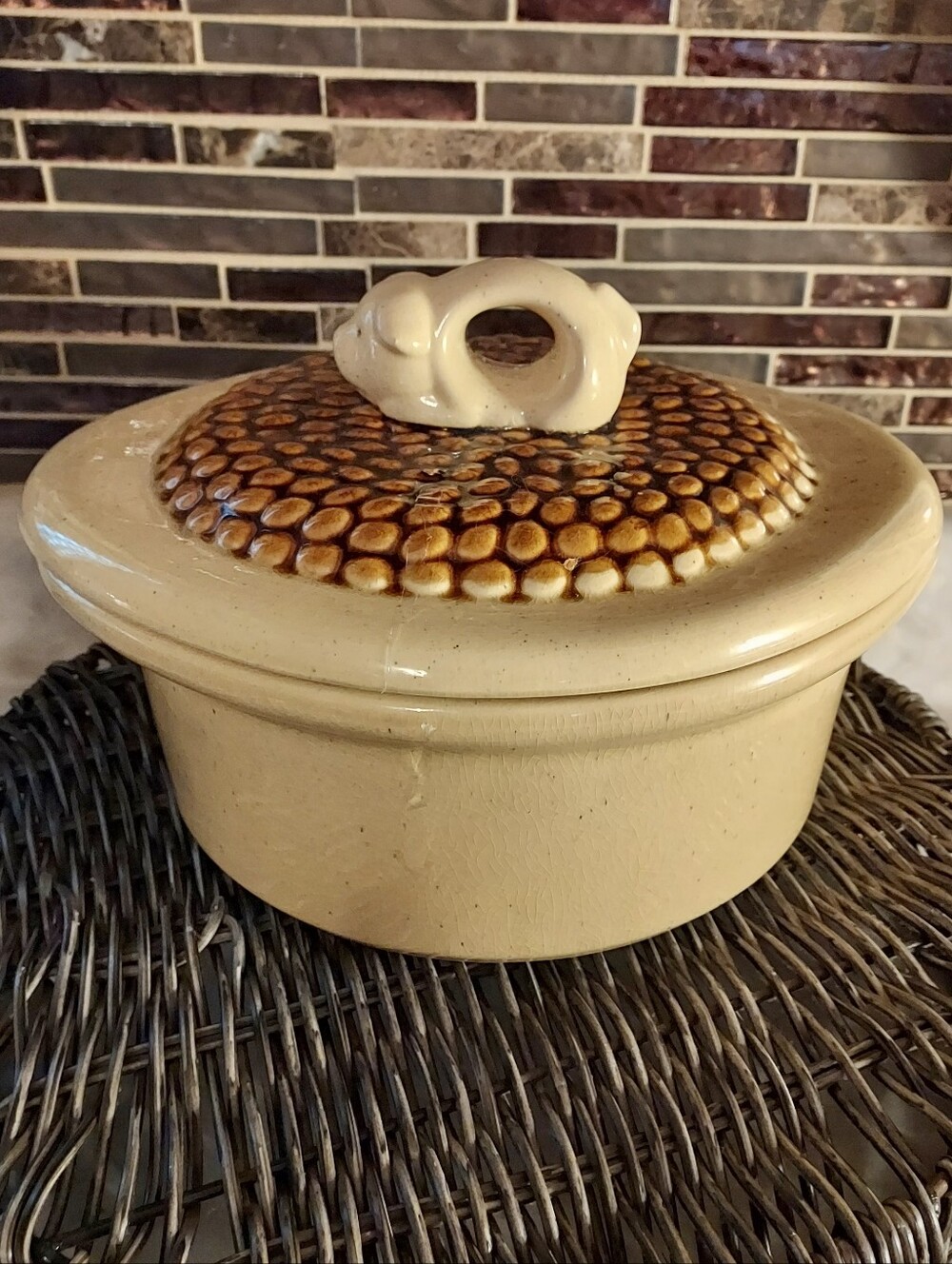 Stoneware Pork & Beana Covered Baker with Lid and Pig Knob - Cream & Brown